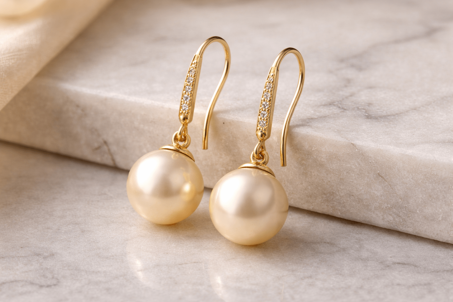 pearlsonly-blog-99-image-1-pearl - Zlaté náušnice s perlami žluté zlato Klasická kombinace - Perlové šperky - pearlsonly