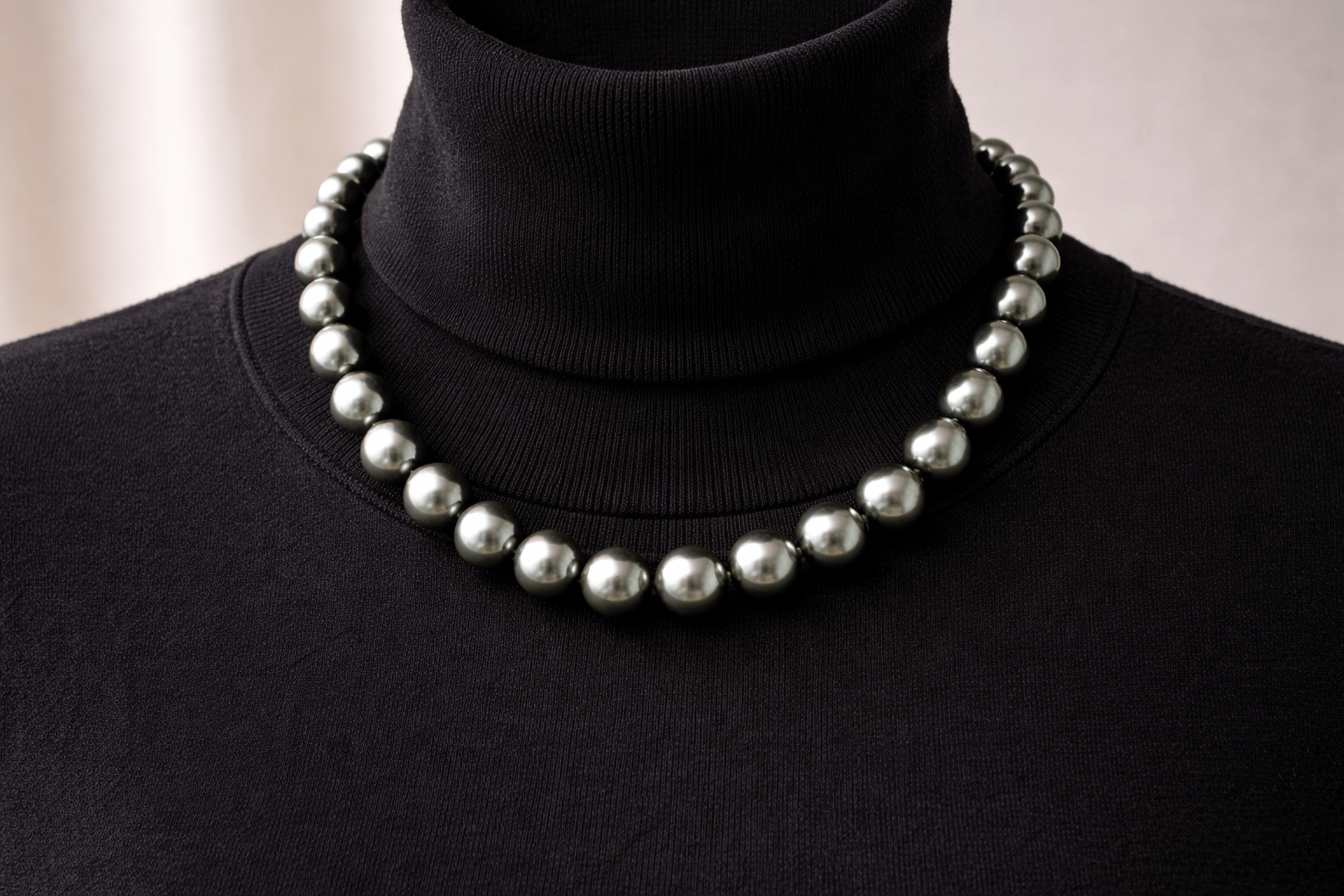 pearlsonly-blog-103-image-8-pearl - Stylování tvého tahitského černého perlového náhrdelníku - Perlové šperky - pearlsonly