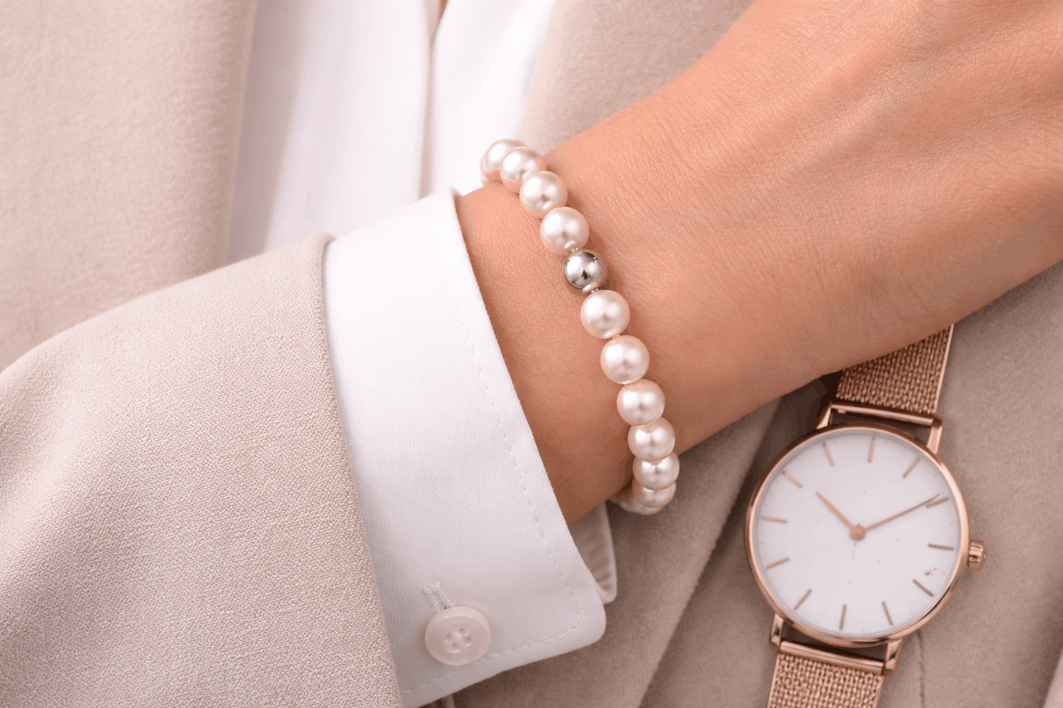 pearlsonly-blog-108-image-8-pearl - Jak kombinovat svůj stříbrný perlový náramek - Perlové šperky - pearlsonly